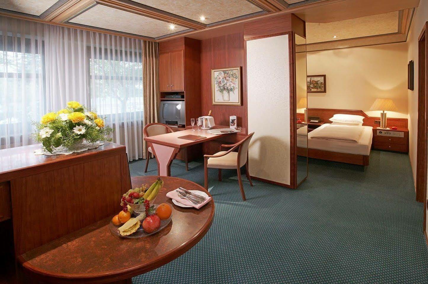 Arotel Best Living Nuernberg Экстерьер фото